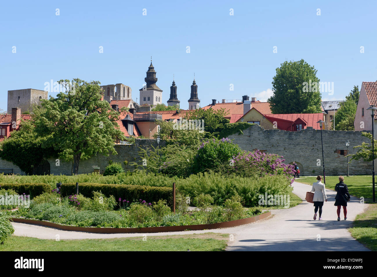 Parete della città e Parl Almedan a Visby, isola di Gotland, Svezia Foto Stock