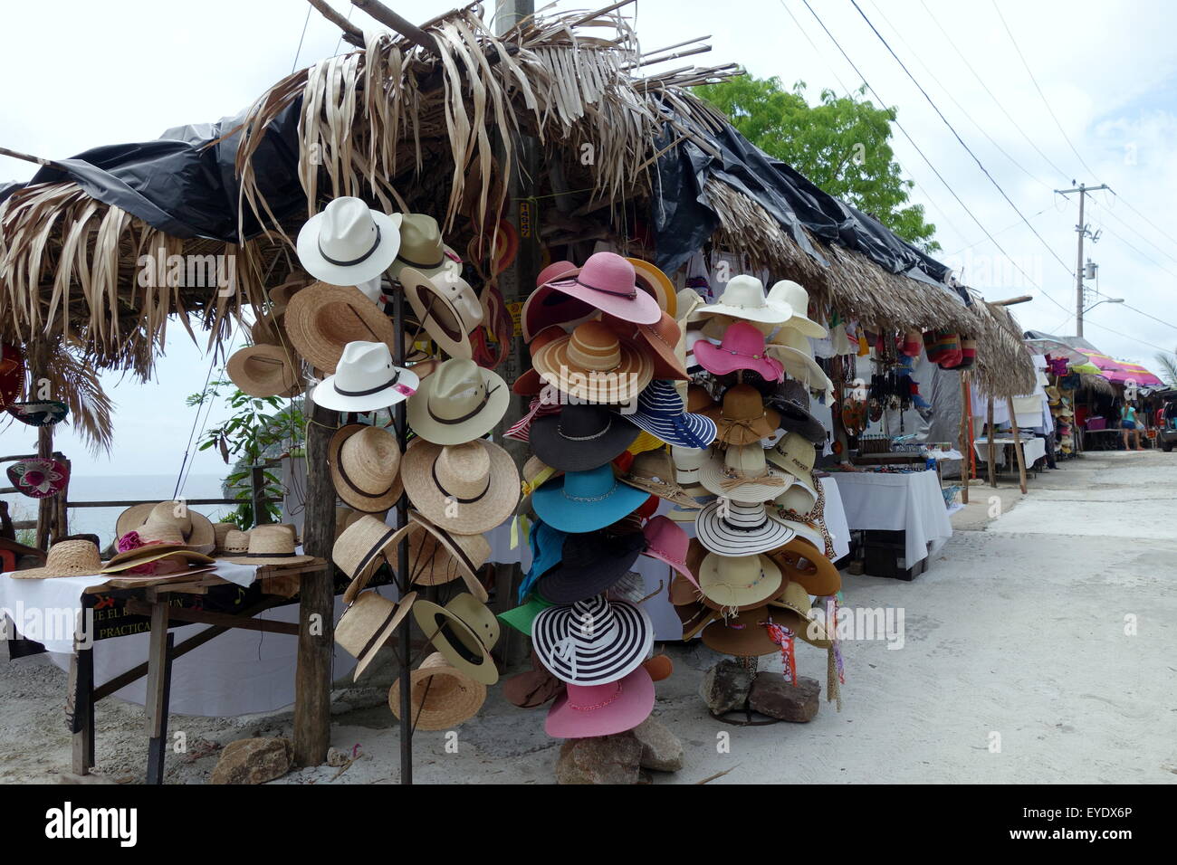 Fornitore di strada in Messico la vendita di sun di cappelli e accessori. Foto Stock