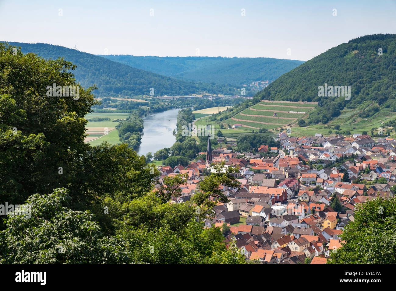 Vista da Engelberg attraverso Großheubach e principali, Spessart, bassa Franconia, Franconia, Baviera, Germania Foto Stock