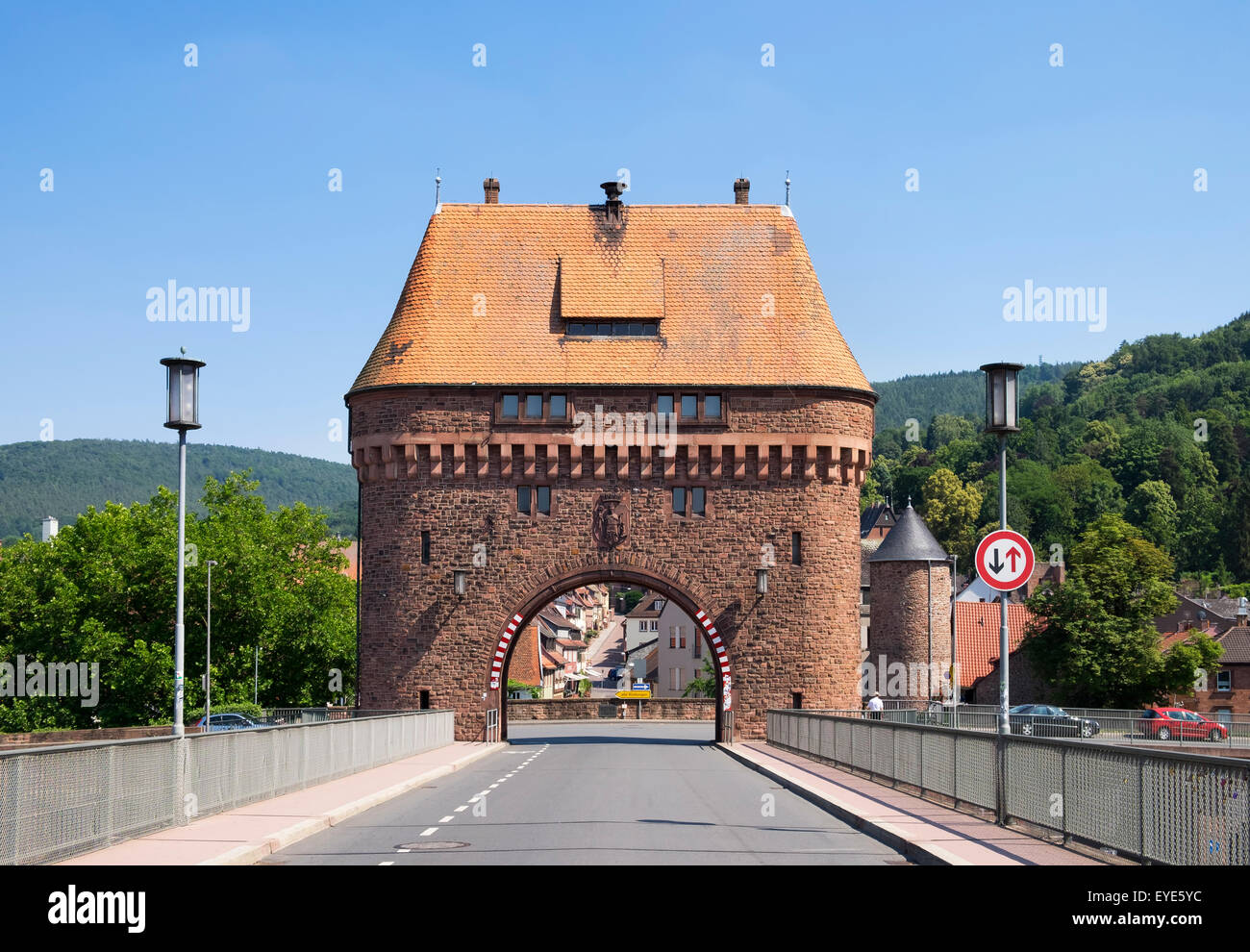 Ponte Brückentor cancello sul ponte principale, Miltenberg, Mainviereck, bassa Franconia, Franconia, Baviera, Germania Foto Stock