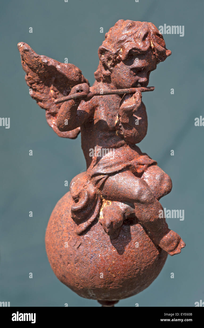 Little Angel figurine con flauto, fatta di ferro, Germania Foto Stock