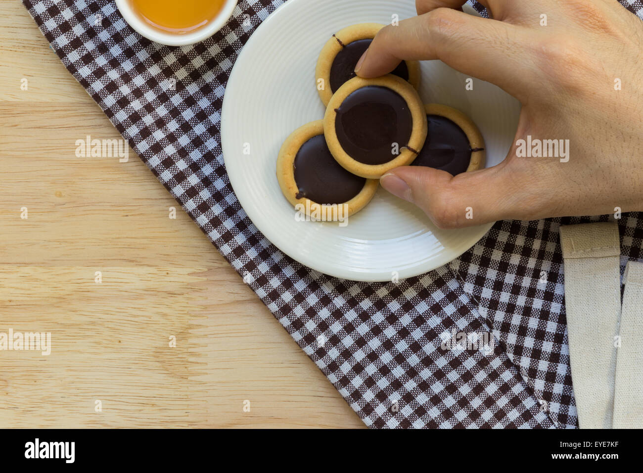 Rilassatevi con i cookie e tè caldo per Tea Break Foto Stock
