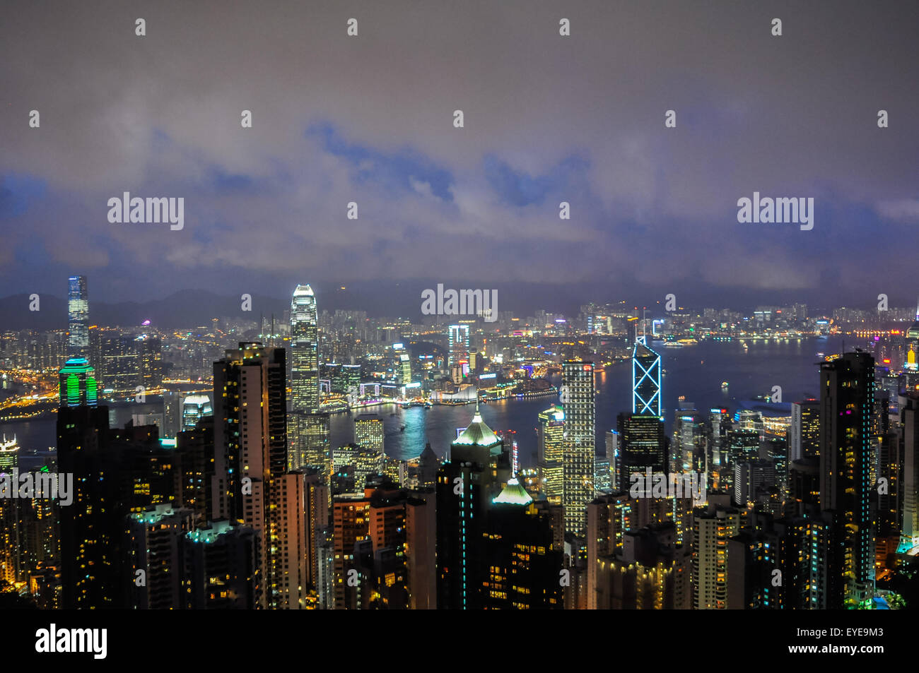 Isola di Hong Kong dal Victoria Peak Park, Cina Foto Stock Isola di Hong Kong dal Victoria Peak Park, Cina Foto Stock