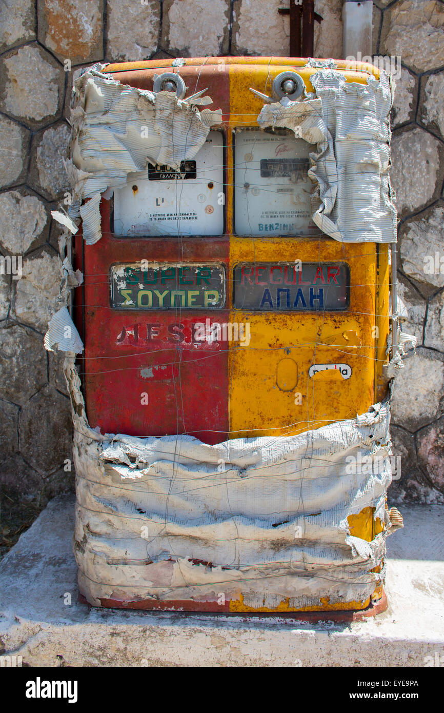 Vecchia stazione di benzina in Grecia Foto Stock