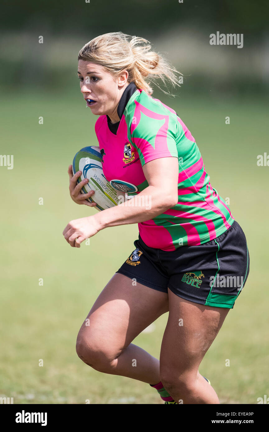 Femmina di giocatori di rugby in azione. Foto Stock