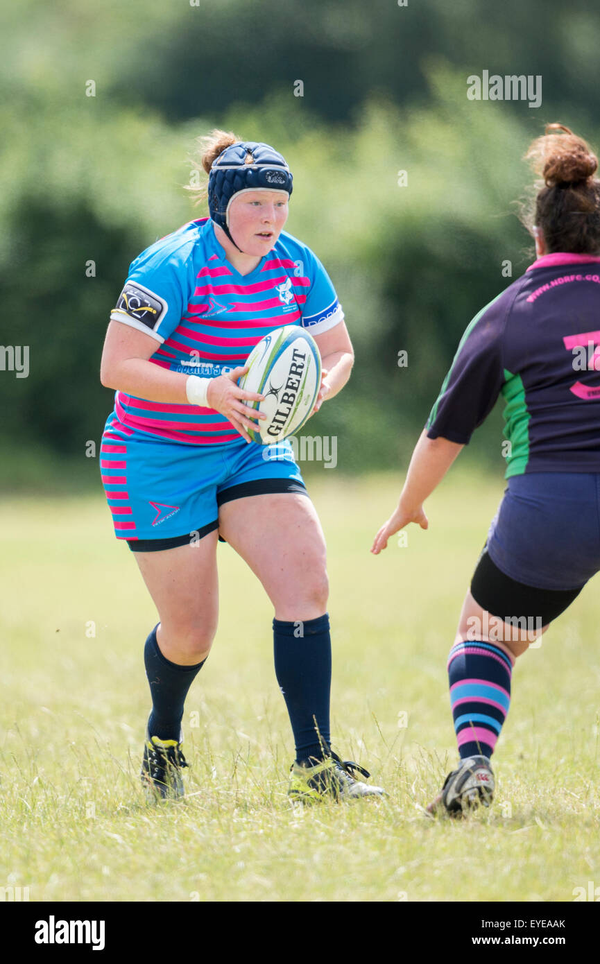 Femmina di giocatori di rugby in azione. Foto Stock