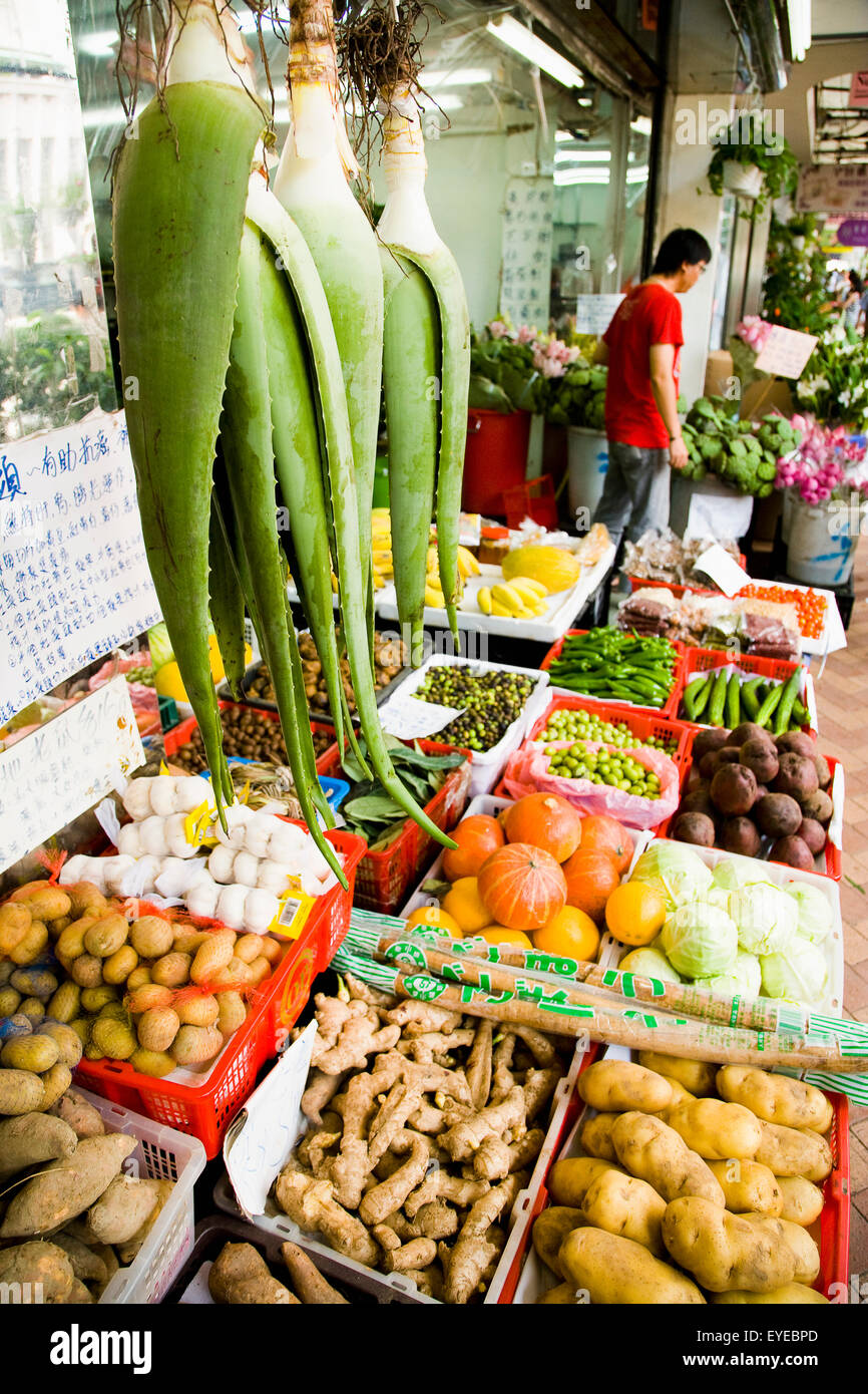 Cina, Hong Kong, verdure e aloe vera anche per la vendita; Kowloon, frutta, il mercato dei fiori Foto Stock