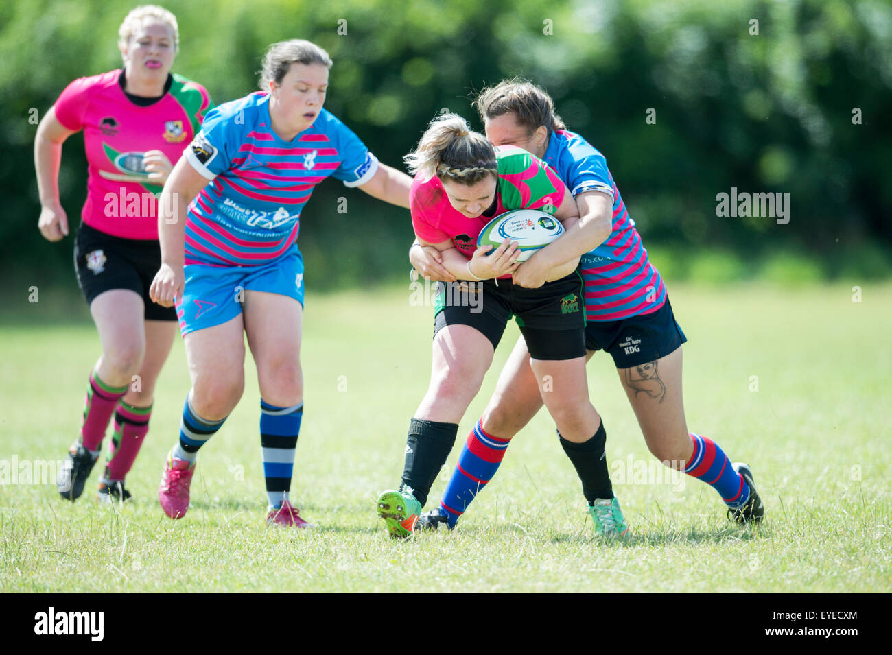 Femmina di giocatori di rugby in azione. Foto Stock