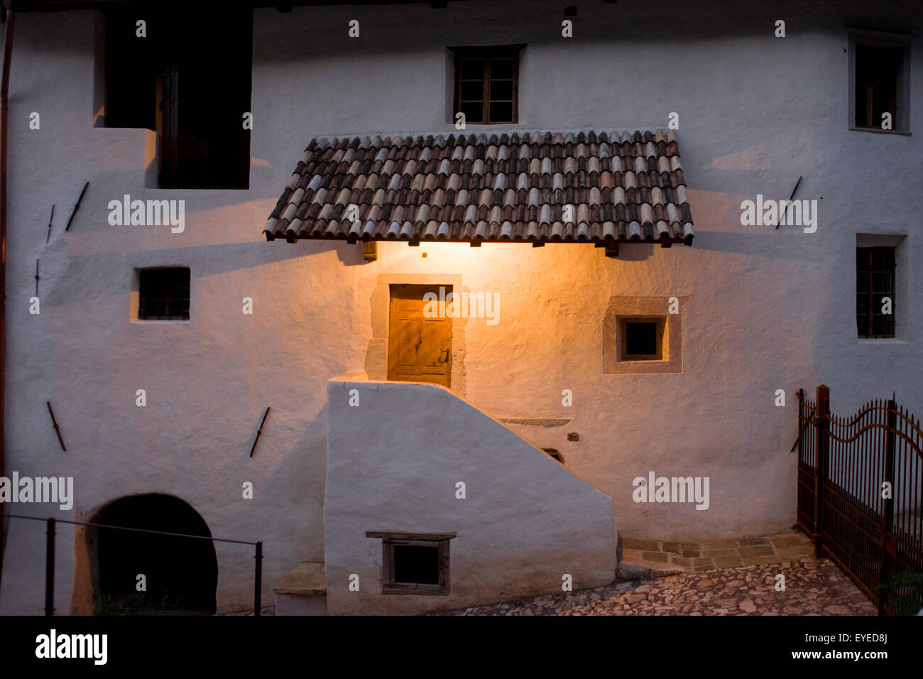 Imbiancato il rendering di un casale rurale in Steinegger, Eppan-Appiano in Alto Adige, Italia. Foto Stock