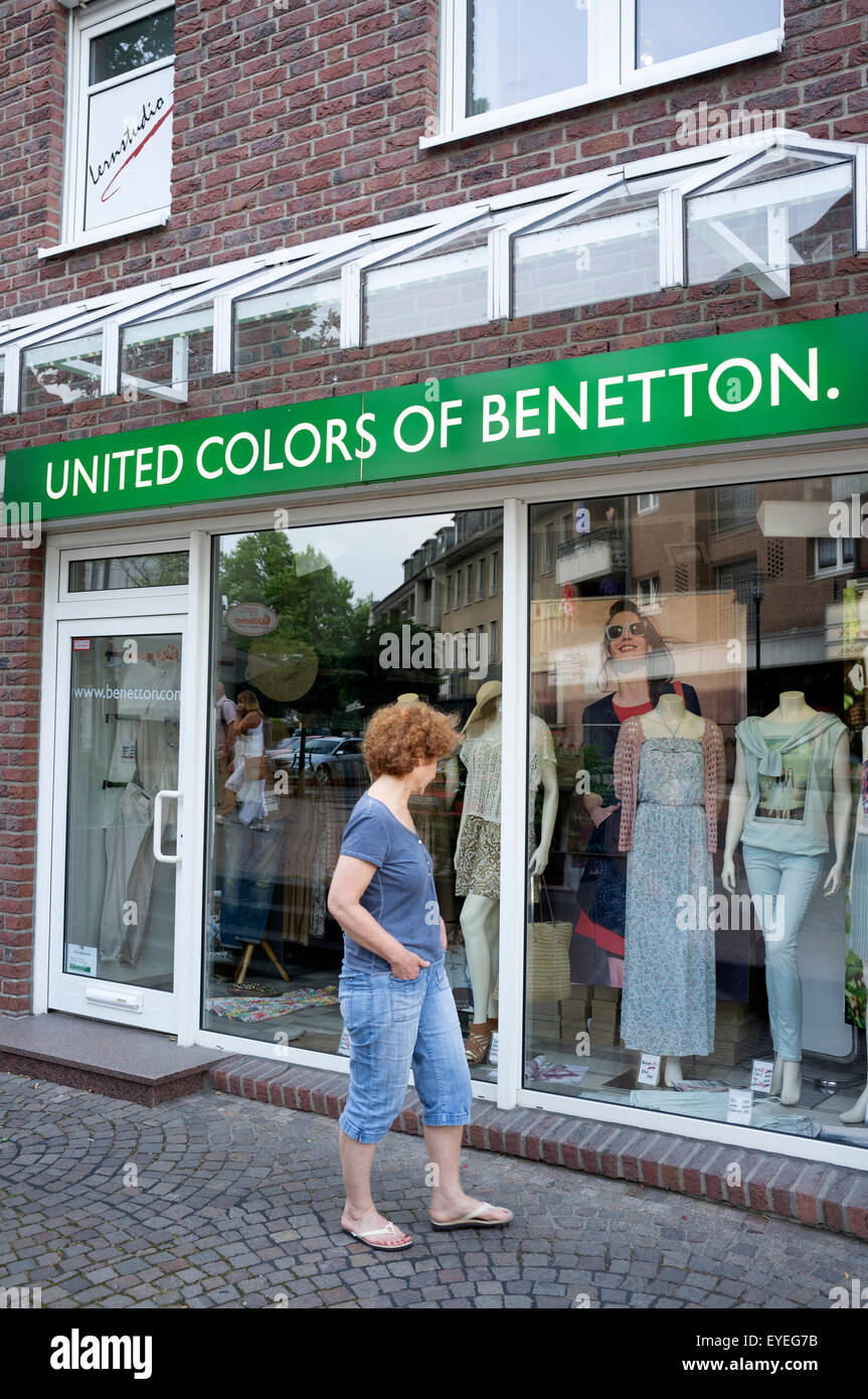 United Colors of Benetton negozio di abbigliamento Foto stock - Alamy