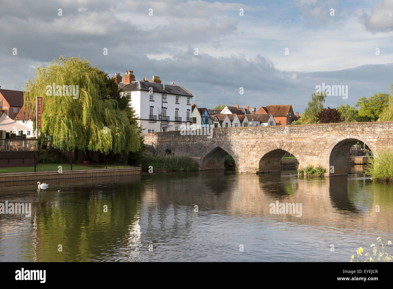 Nel tardo pomeriggio riflessioni a Bidford on Avon, Warwickshire, Inghilterra, Regno Unito Foto Stock