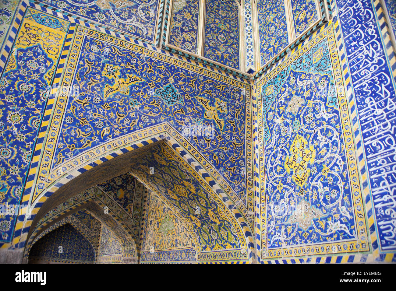 Tilework su pareti di Imam moschea imam Square; Isfahan, Iran Foto Stock