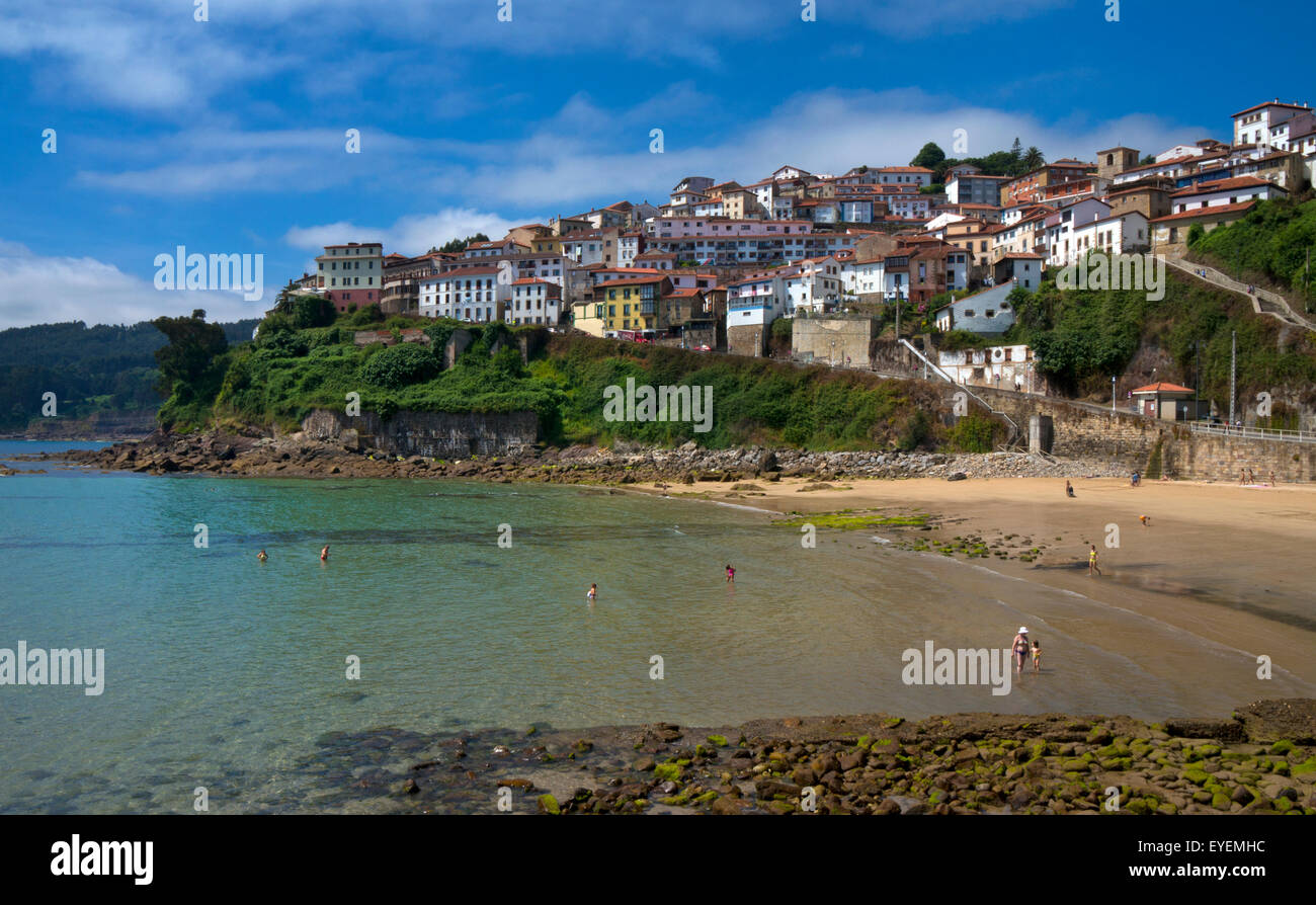 Città balneare di Lastres,Asturias,Spagna settentrionale Foto Stock