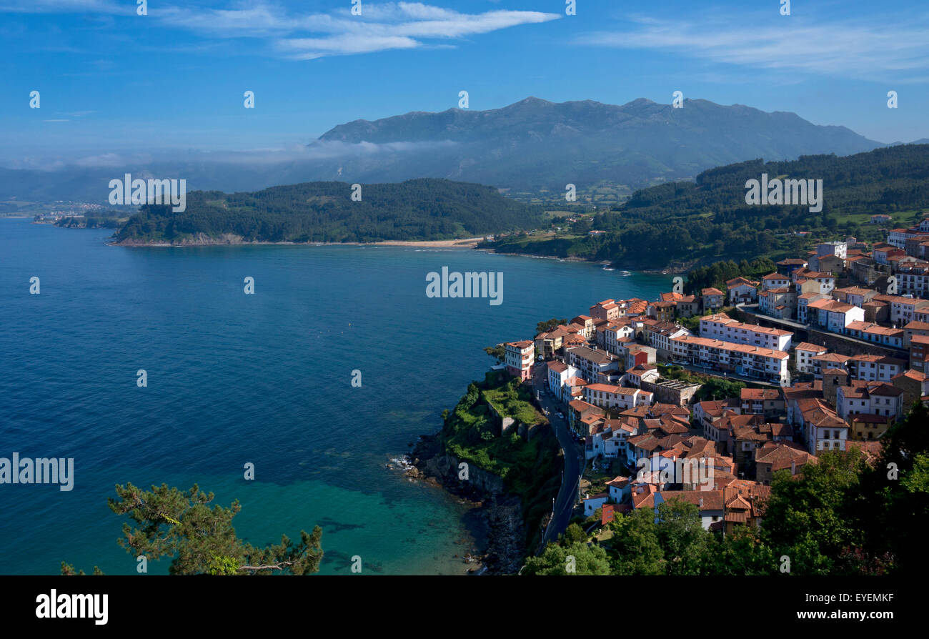 Città balneare di Lastres,Asturias,Spagna settentrionale Foto Stock