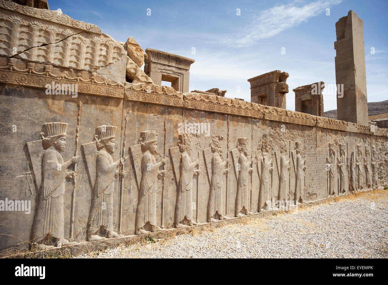 Bassorilievi di guardie Persico, Winter Palace di Dario (Tashara); Persepolis, Iran Foto Stock