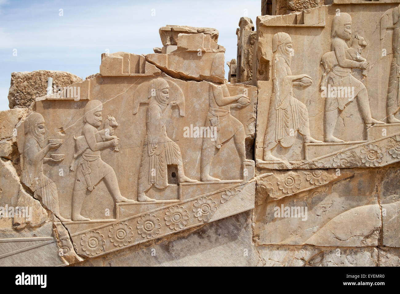 Bassorilievi dei servi, Winter Palace di Dario (Tashara); Persepolis, Iran Foto Stock