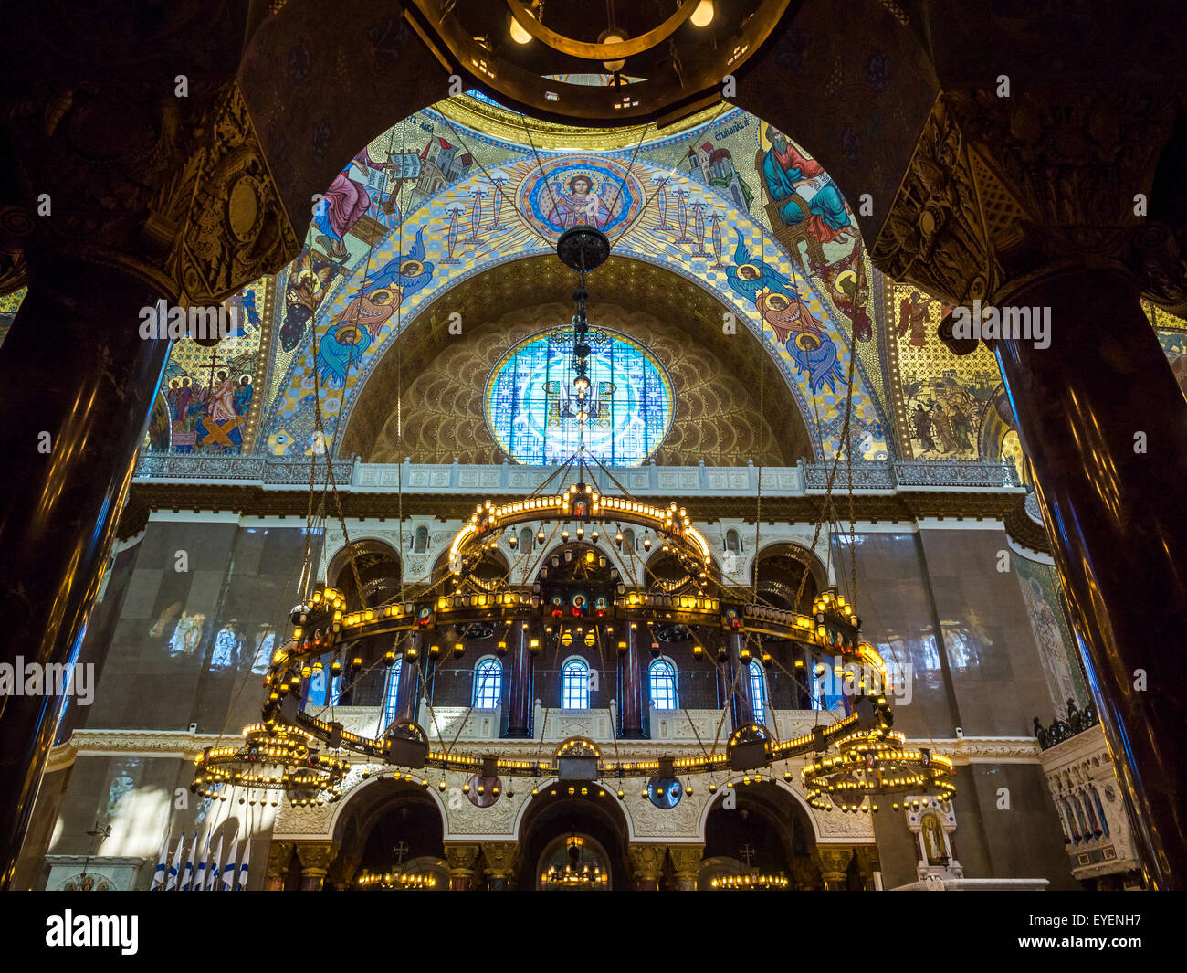 KRONSTADT, RUSSIA - Luglio 21, 2015: Neo-Byzantine Interni decorazione del Naval russo Cattedrale Ortodossa di San Nicola. Foto Stock