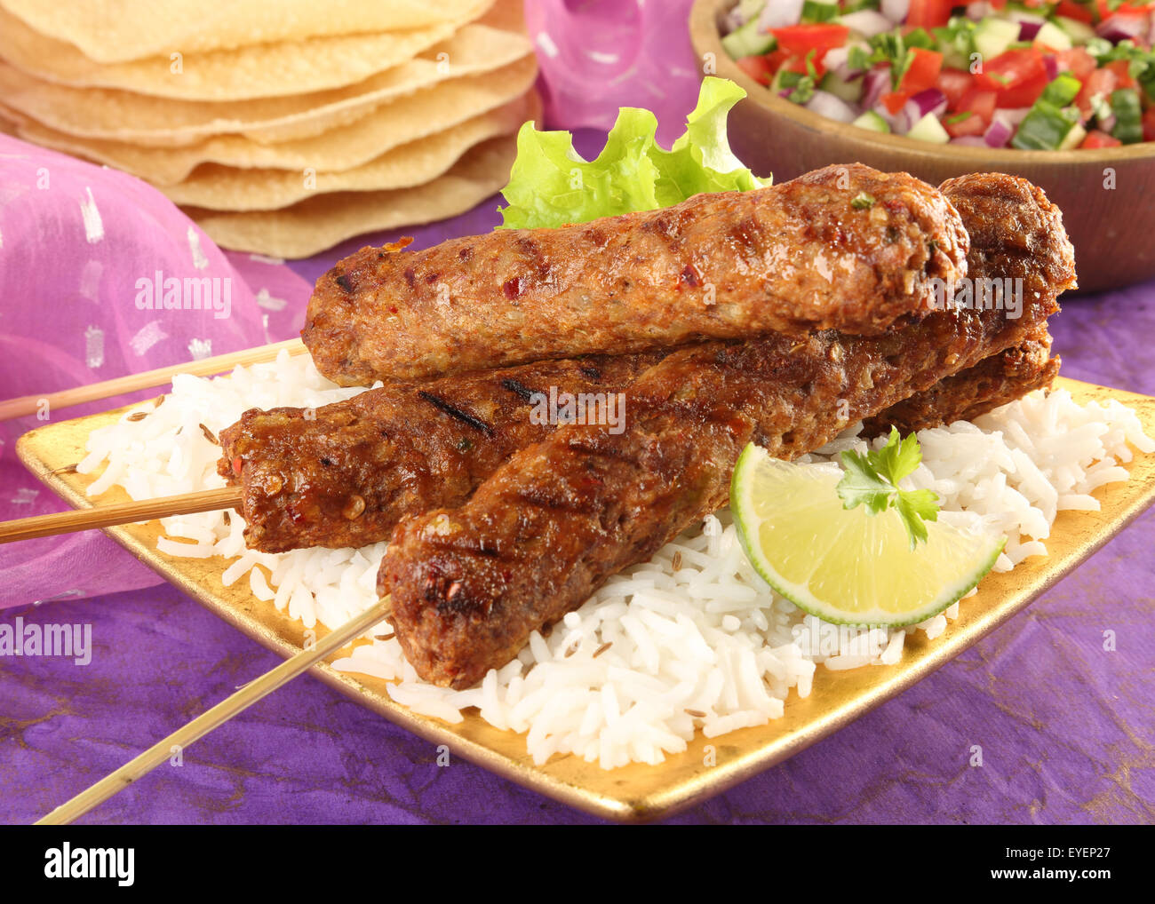 INDIAN KEEMA KOFTE Kebab sul riso Foto Stock