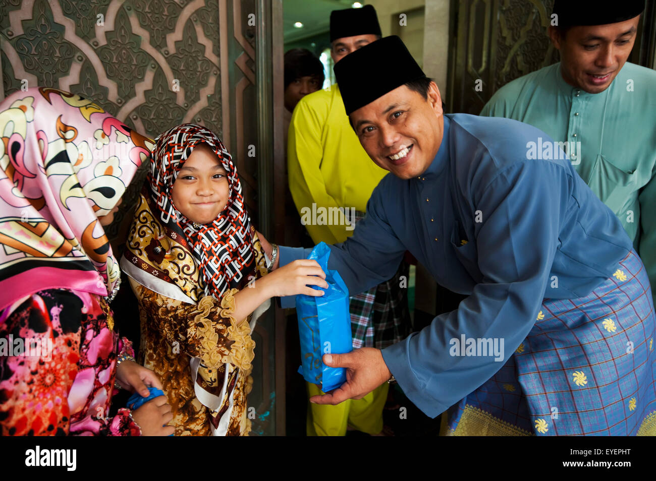 Benvenuti a Jame'ASR Hassanil Bolkiah moschea; Bandar Seri Begawan, Brunei Foto Stock
