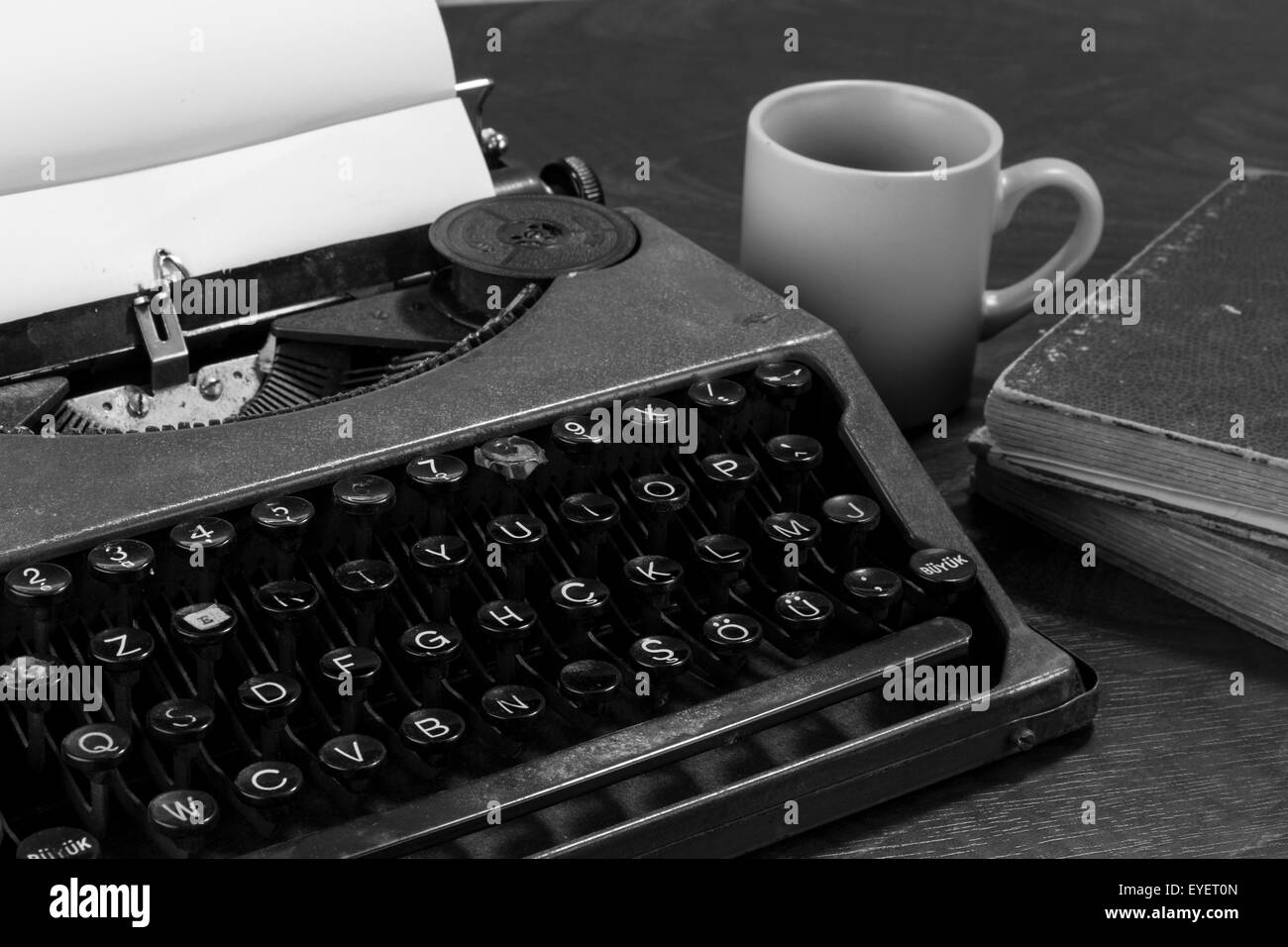 Carta per macchina da scrivere e caffè Foto Stock