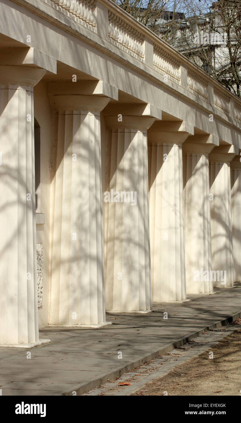 Colonnato dorico, Carlton House Terrace, il Mall, Londra, Inghilterra, Regno Unito. Foto Stock