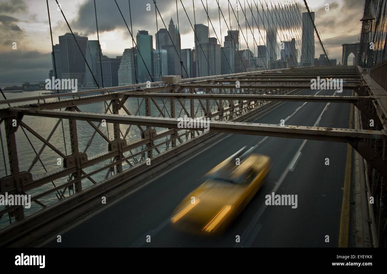 Tramonto su Manhattan da Brooklyn ponti 26/05/2012 - Sylvain Leser Foto Stock