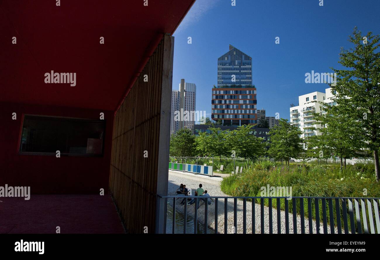 Il giardino pubblico area del trapezio, la torre orizzonti e il tridente del vecchio ponte di Sevres 17/07/2012 - Sylvain Leser Foto Stock