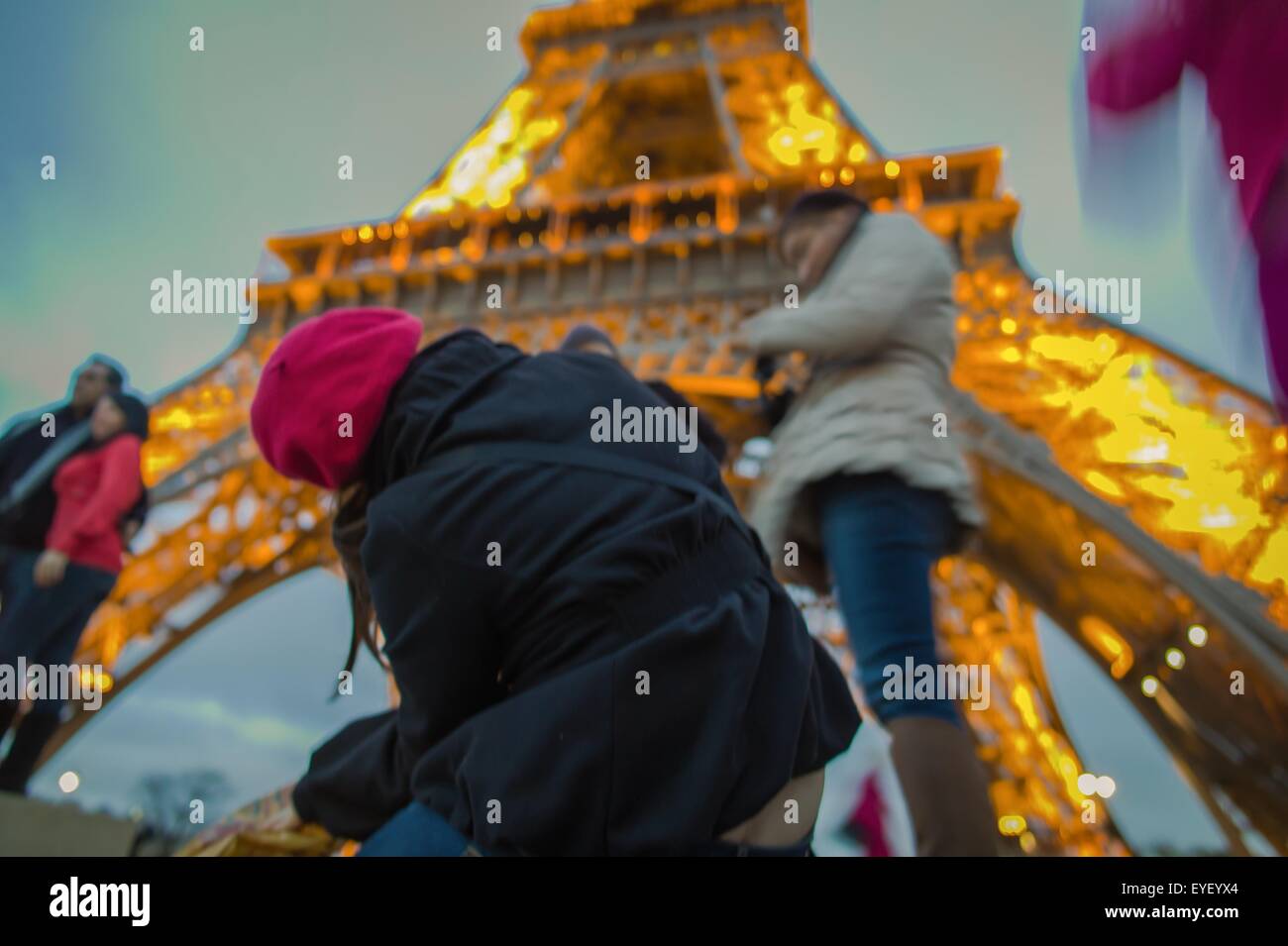 La signora di ferro di Parigi e la Torre Eiffel 22/11/2012 - Sylvain Leser Foto Stock La signora di ferro di Parigi e la Torre Eiffel 22/11/2012 - Sylvain Leser Foto Stock