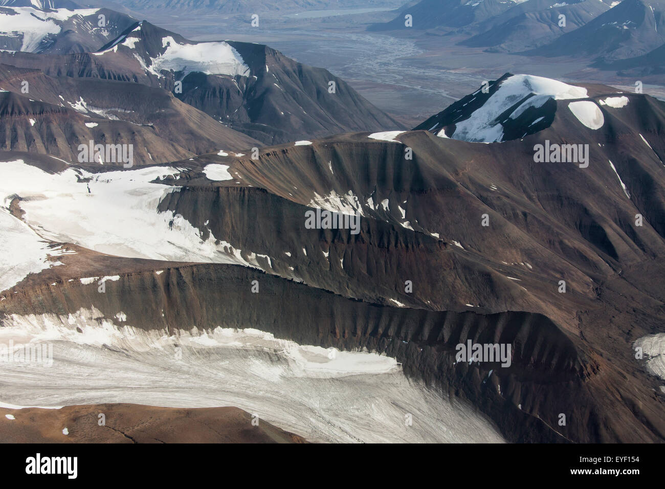 Vista aerea su crinali di montagna a Spitsbergen / Svalbard, Norvegia Foto Stock