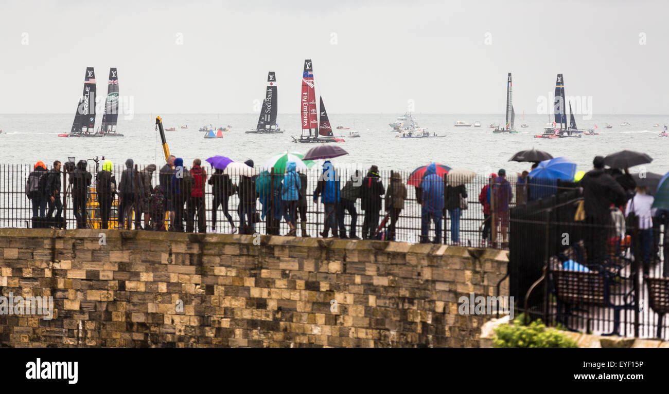 Sei in concorrenza AC45 sventando catamarani di (da sinistra a destra) Team Oracle USA, Land Rover BAR, Team di SoftBank Giappone, Em Foto Stock