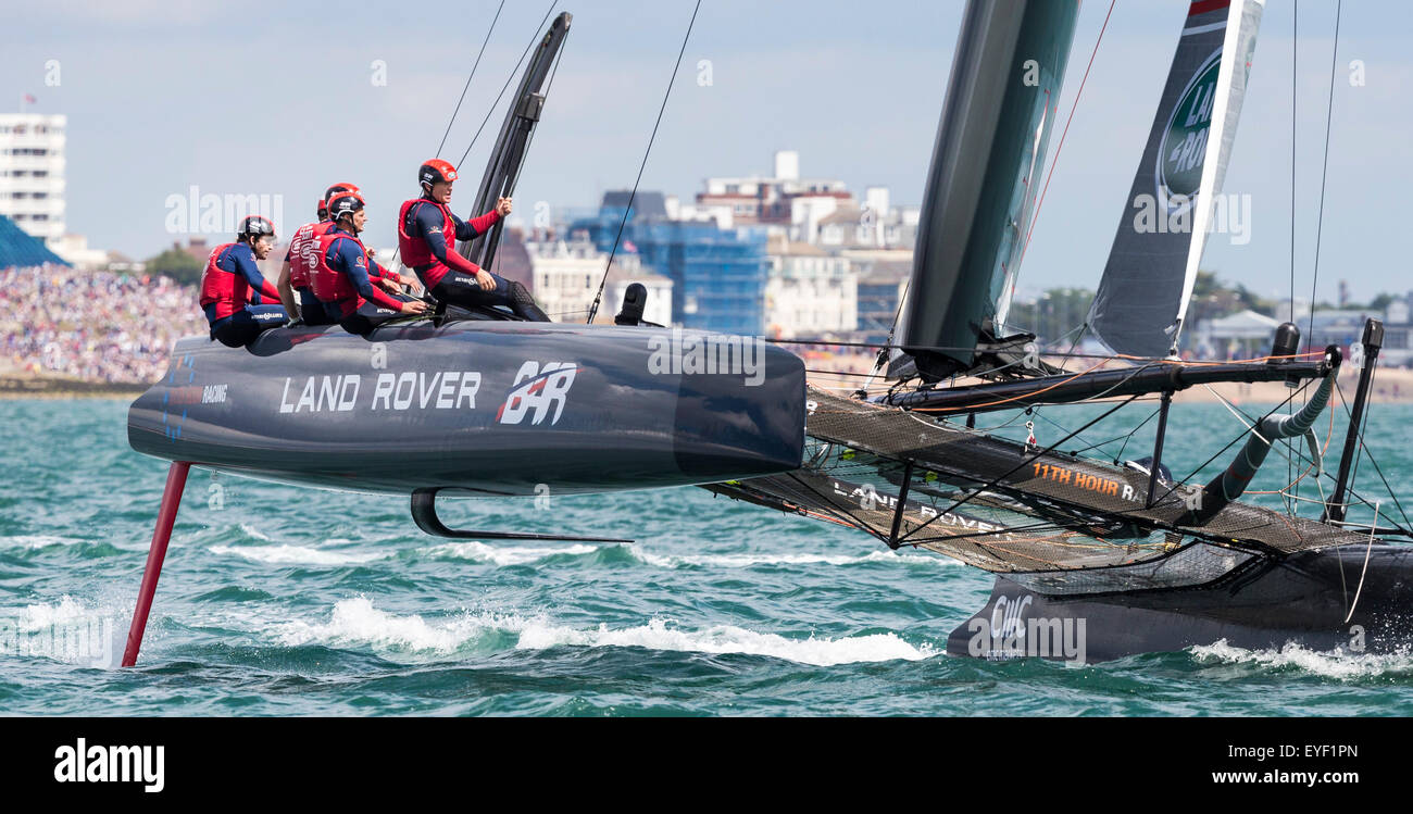 Sir Ben Ainslie racing la sua AC45 sventando catamarano sul Solent vicino a Portsmouth durante la prima gara per l'America Foto Stock