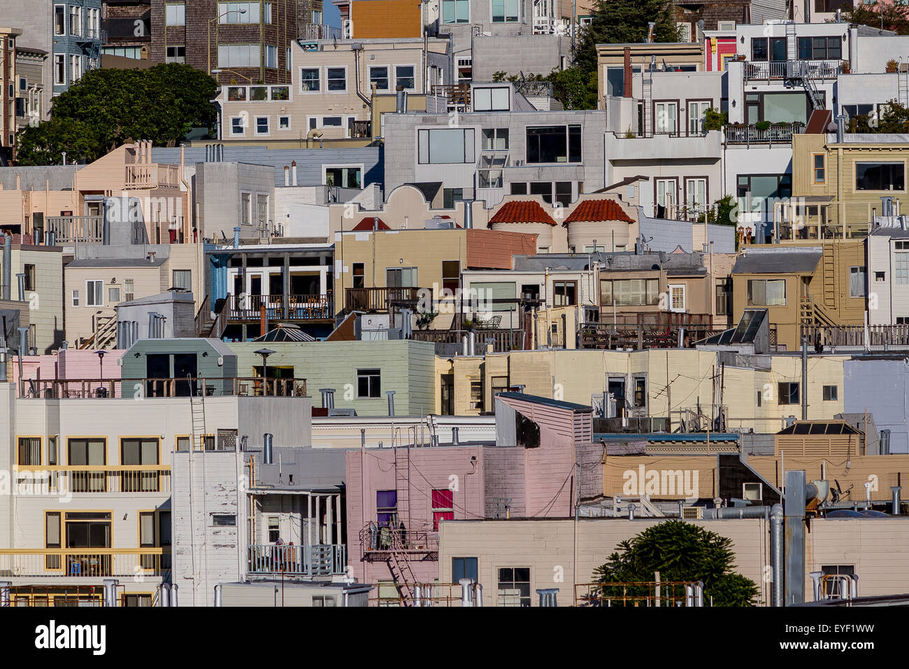 Alloggi densamente imballati nella zona di North Beach di San Francisco, California, Stati Uniti Foto Stock