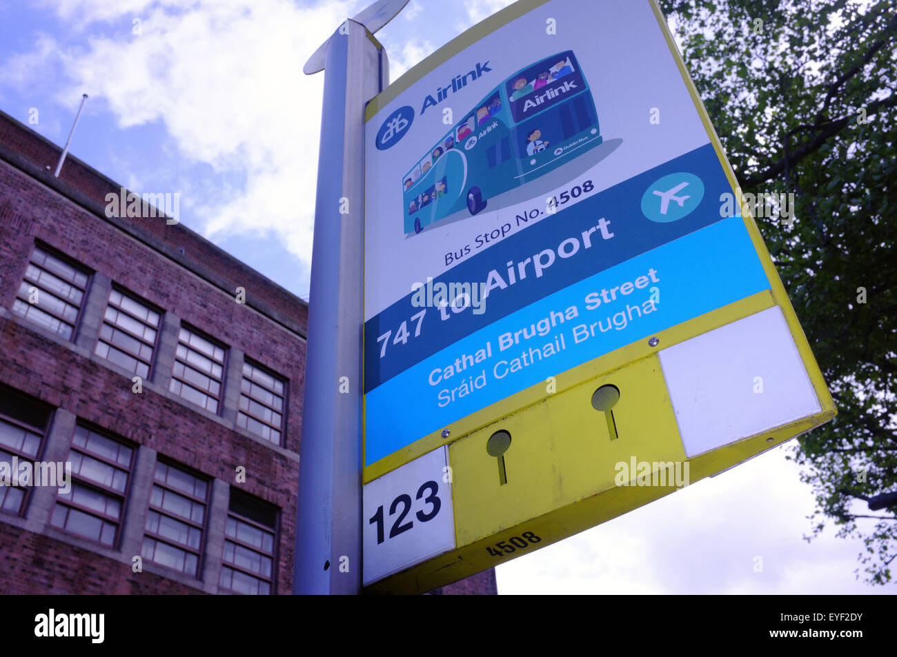 Un 747 Airport bus stop di Cathal Brugha Street a Dublino. Foto Stock