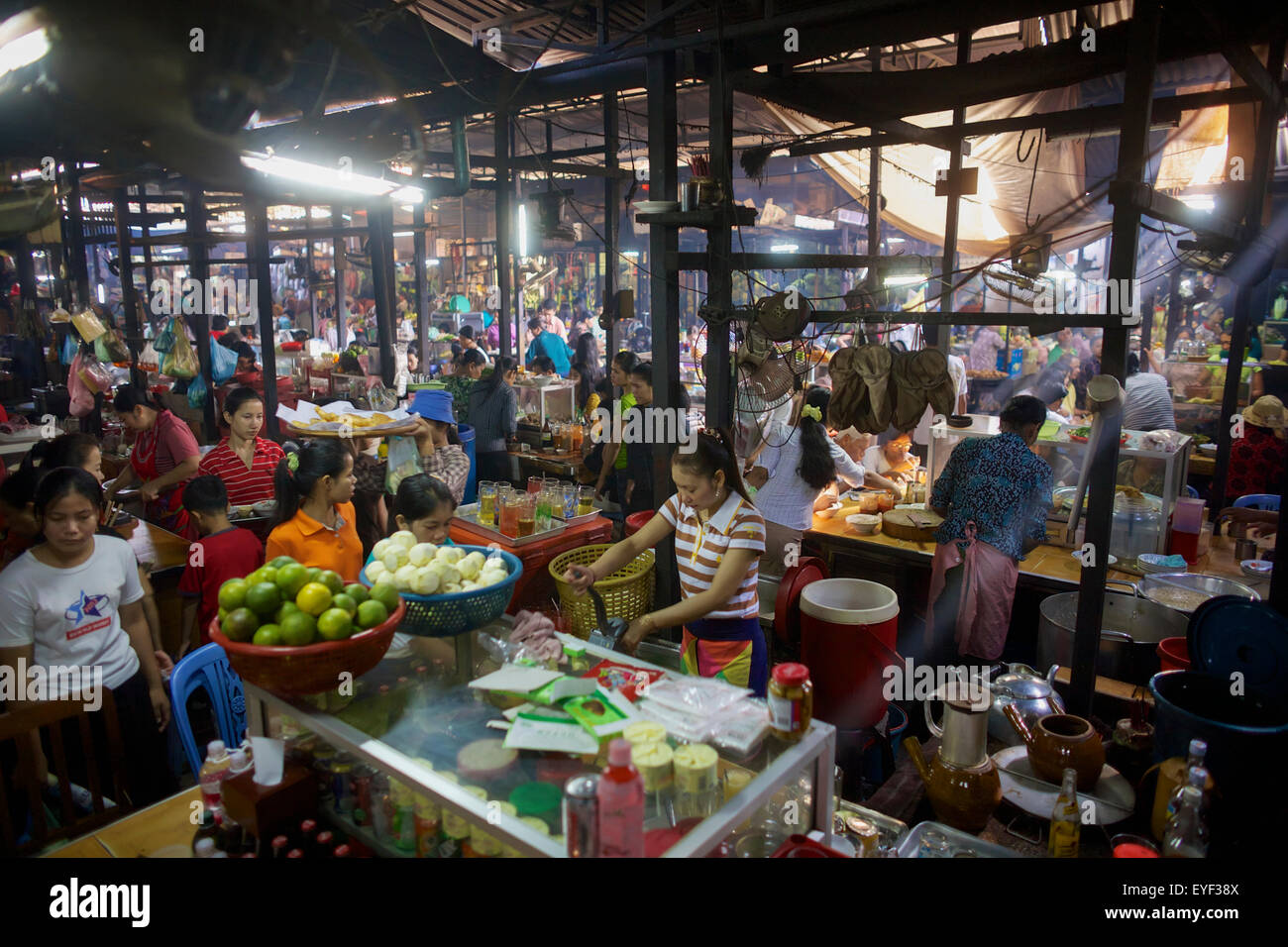 Il mercato russo; Phnom Penh Cambogia Foto Stock