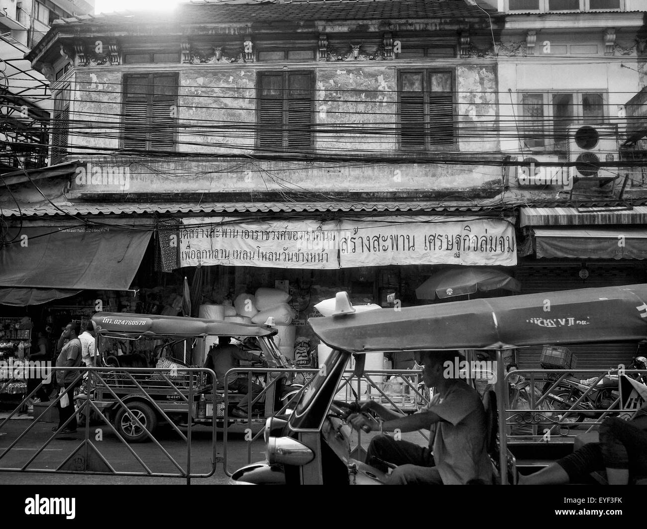 Un Tuk Tuk a Bangkok Chinatown; Bangkok, Thailandia Foto Stock