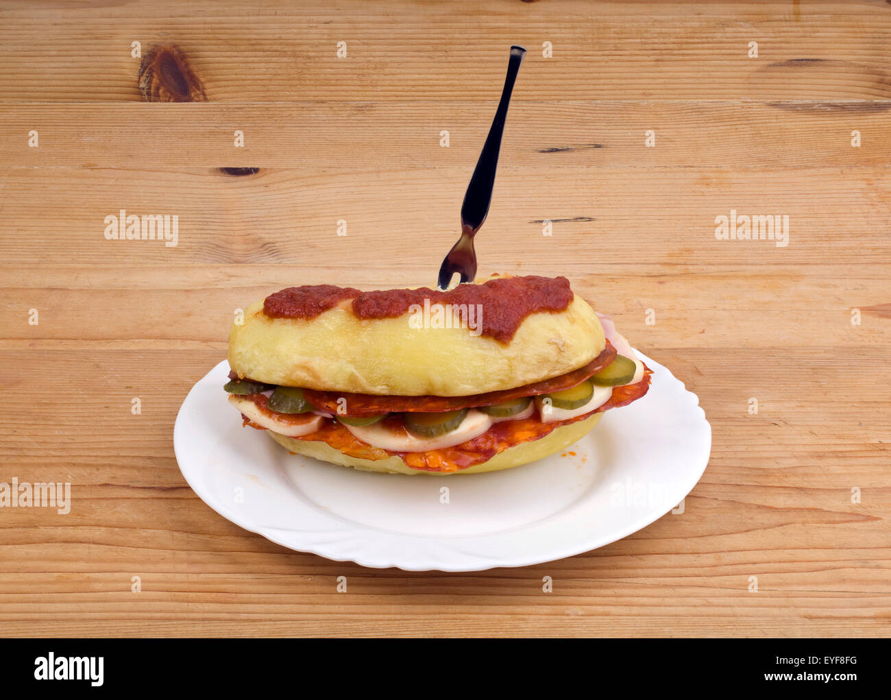 Porzione di ripieni di patate al forno Foto Stock