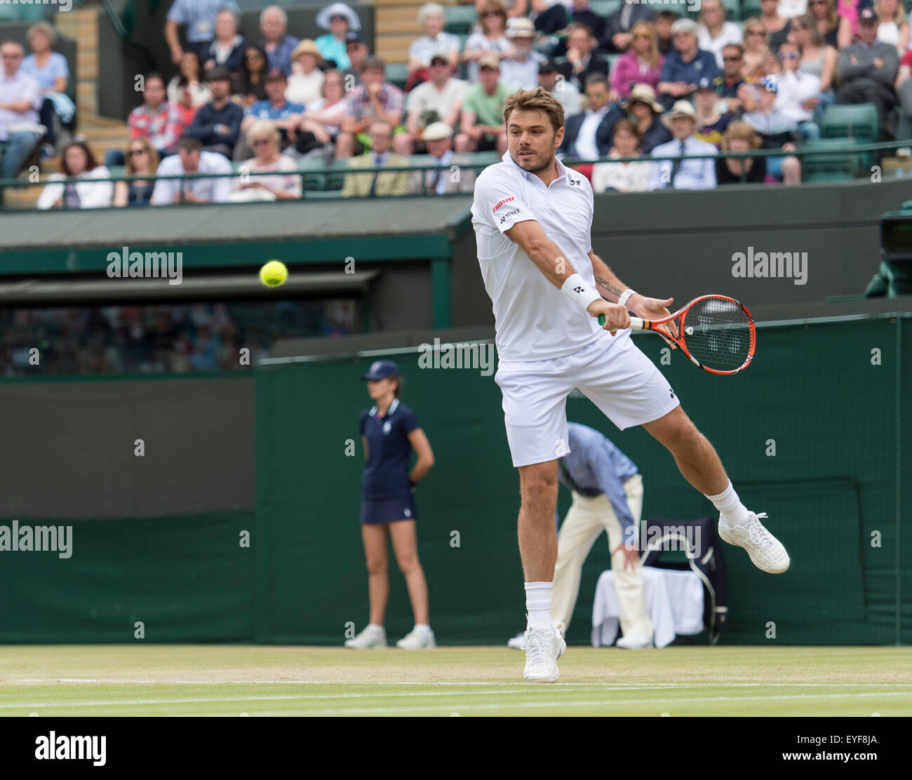 08.07.2015. Il torneo di Wimbledon Tennis Championships 2015 tenutosi presso il All England Lawn Tennis e Croquet Club di Londra, Inghilterra, Regno Unito. Stan WAWRINKA (SUI) [4] (luce barba) v Richard GASQUET (FRA) [21] Foto Stock