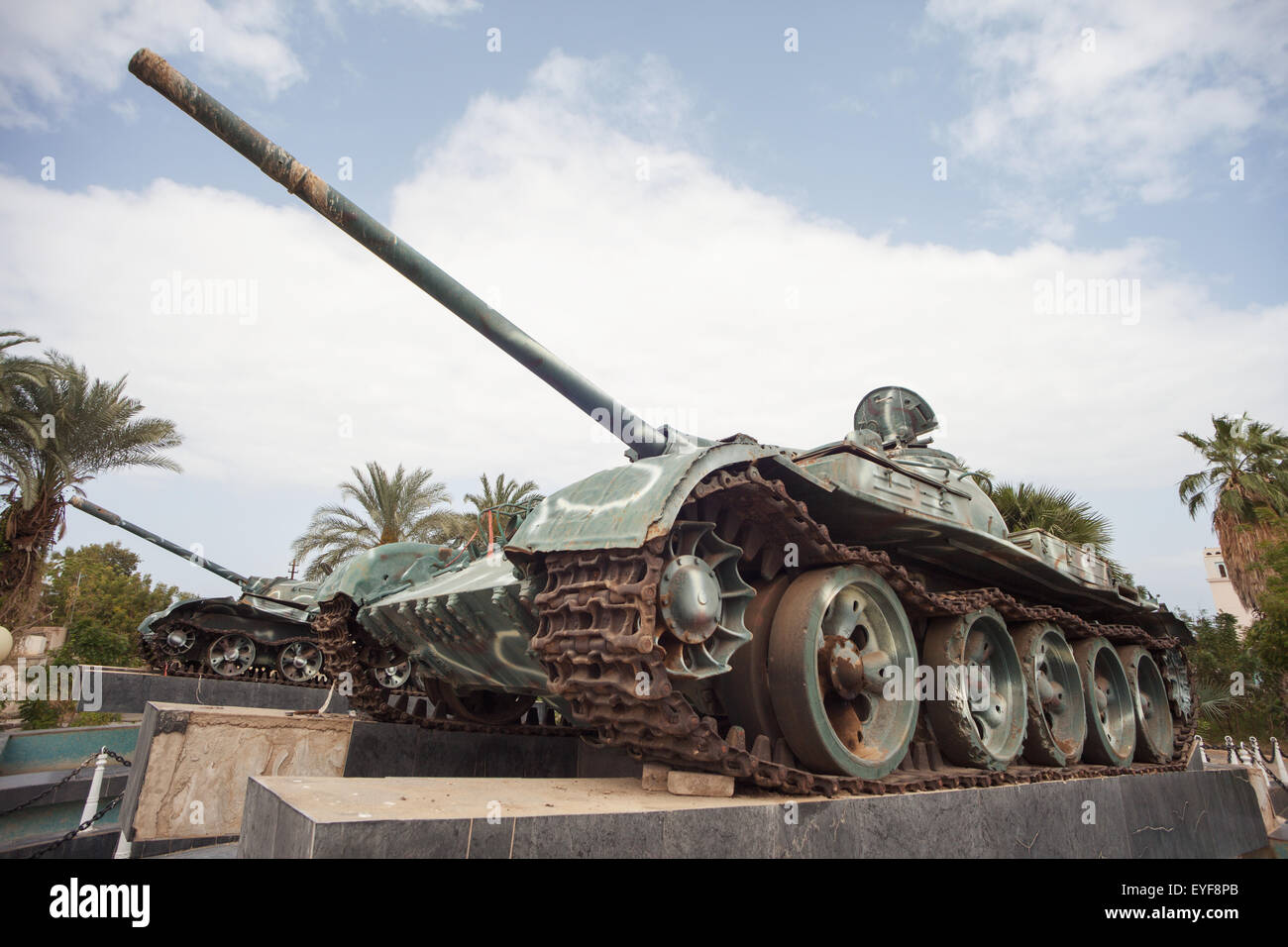 Plinthed guerra civile di serbatoi; Taulud Island, Massaua, in Eritrea Foto Stock Plinthed guerra civile di serbatoi; Taulud Island, Massaua, in Eritrea Foto Stock