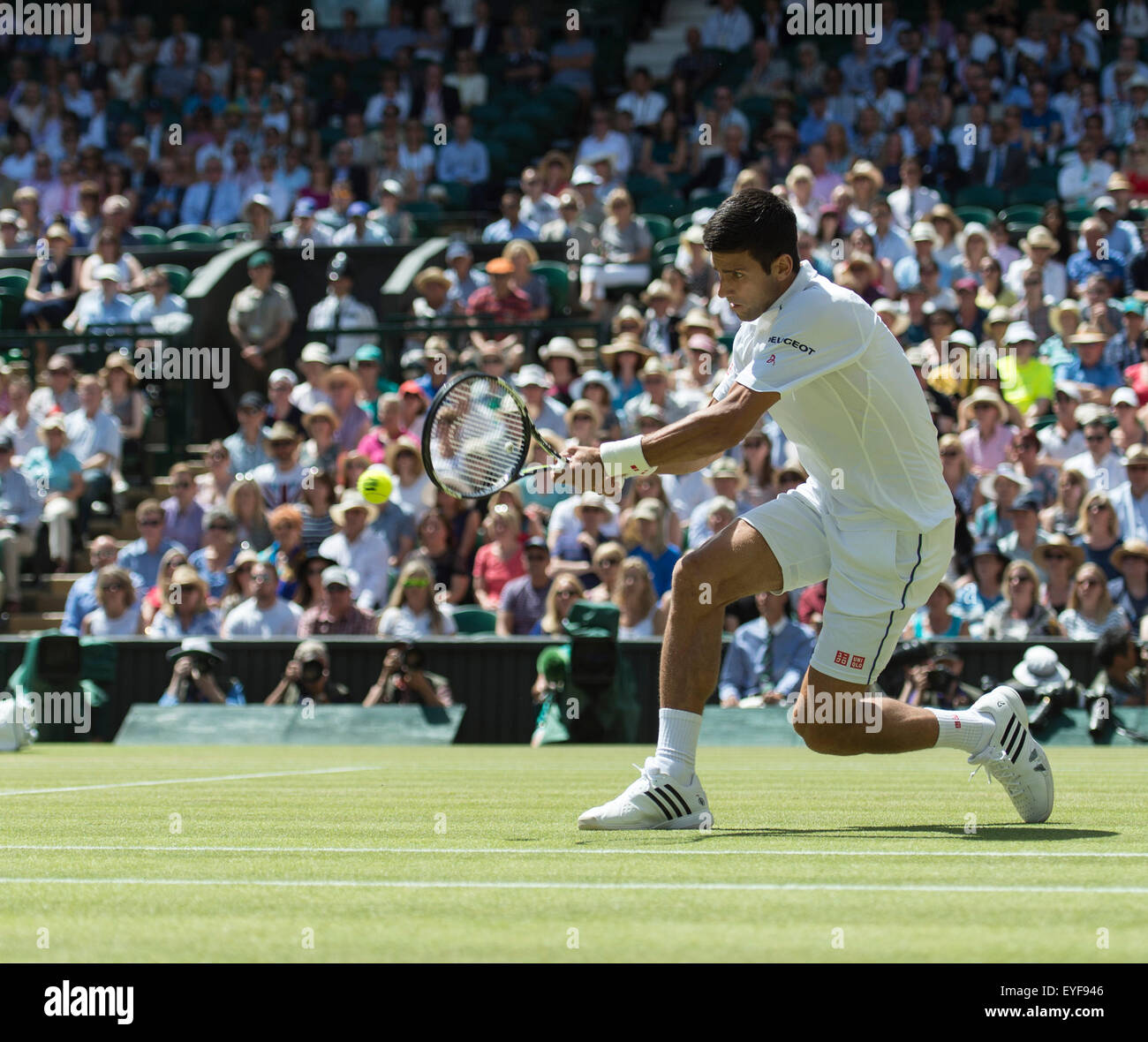 10.07.2015. Il torneo di Wimbledon Tennis Championships 2015 tenutosi presso il All England Lawn Tennis e Croquet Club di Londra, Inghilterra, Regno Unito. Foto Stock