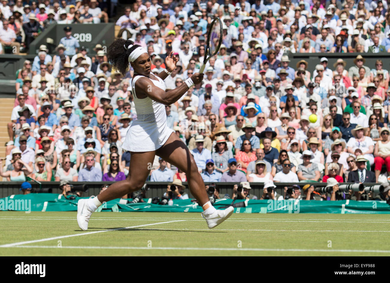 11.07.2015. Il torneo di Wimbledon Tennis Championships 2015 tenutosi presso il All England Lawn Tennis e Croquet Club di Londra, Inghilterra, Regno Unito. Foto Stock