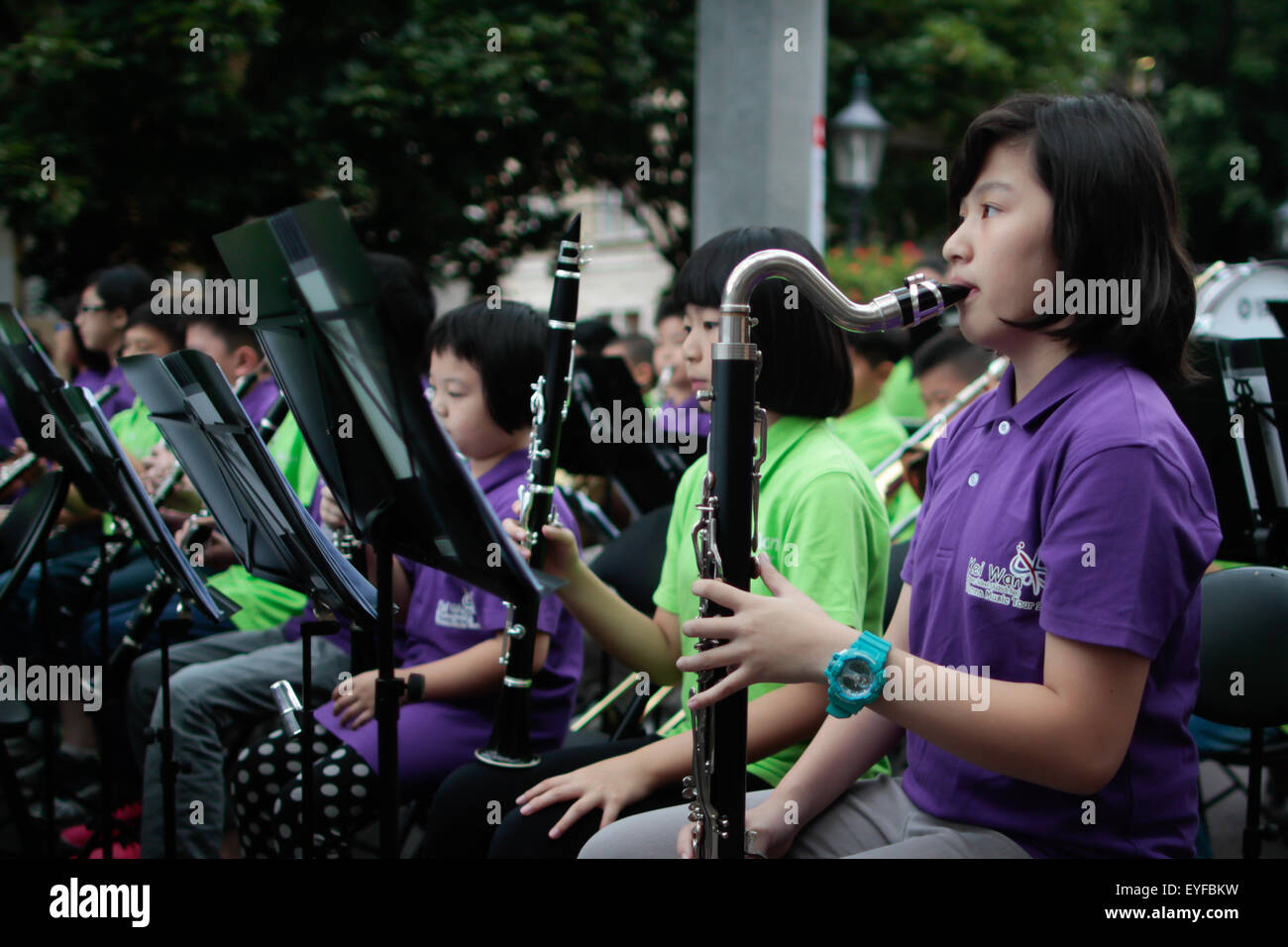 Bratislava. 28 Luglio, 2015. Membri del cinese di Hong Kong in base youth orchestra band eseguire durante la Gioventù Internazionale Music Festival 2015 a Bratislava, in Slovacchia il 28 luglio 2015. La gioventù internazionale Music Festival 2015 è stato ospitato qui con i giovani gruppi musicali provenienti da tutto il mondo. © Erik Adamson/Xinhua/Alamy Live News Foto Stock