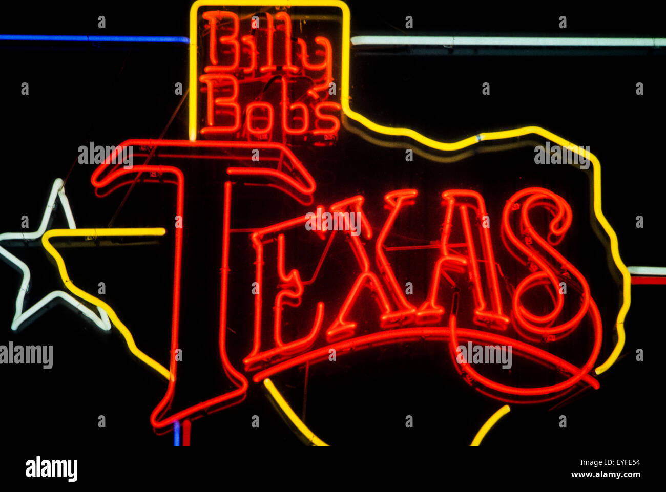 Incorporazione di una mappa di stato, un nome familiare e il simbolico Lone Star, un segno al neon la pubblicità di un bar accoglie patroni a Houston, TX. Foto Stock