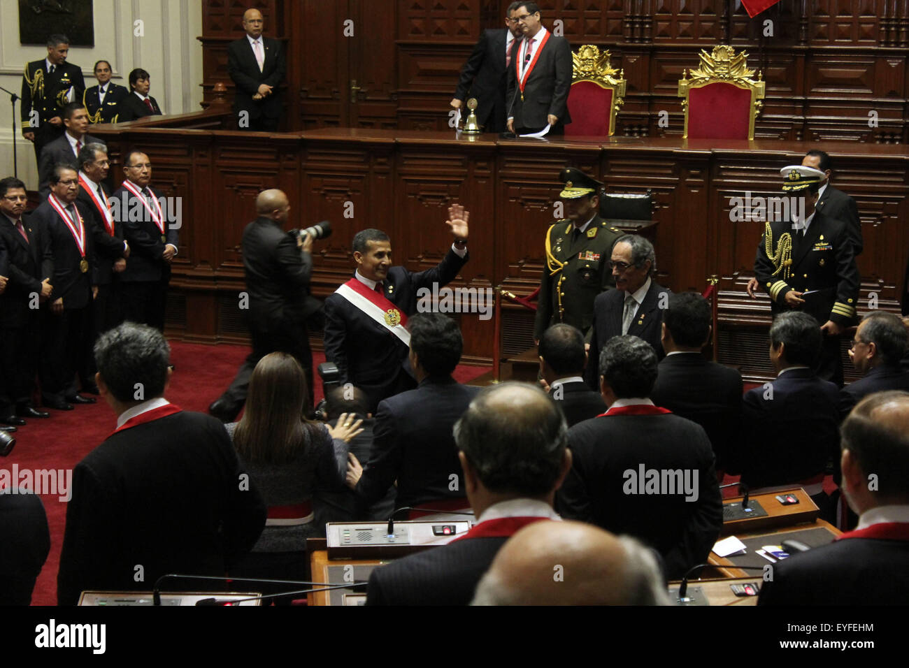 Lima, Perù. 28 Luglio, 2015. Il presidente del Perù Ollanta Humala (C) partecipa a un evento in occasione della 194th anniversario dell indipendenza del Perù durante una sessione solenne della Repubblica del Congresso, nella città di Lima, capitale del Perù, il 28 luglio 2015. Credito: Luis Camacho/Xinhua/Alamy Live News Foto Stock