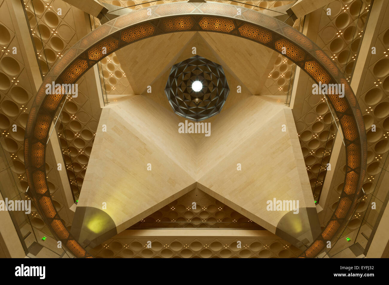 Il soffitto della sala principale del Museo di Arte Islamica; Doha in Qatar Foto Stock
