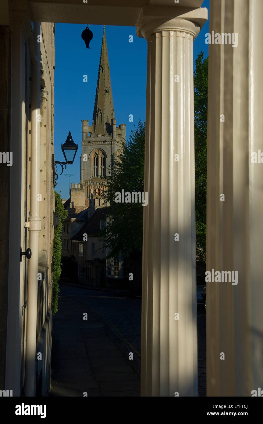 Vista della Chiesa di Tutti i Santi dal fienile Hill, Stamford, Lincolnshire, Inghilterra Foto Stock