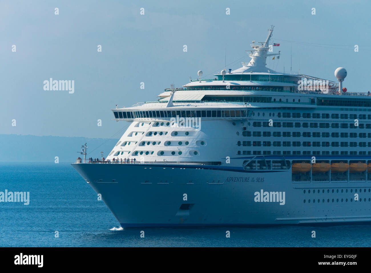 Spagna, Maiorca, grande nave da crociera porta in avvicinamento; Palma Foto Stock