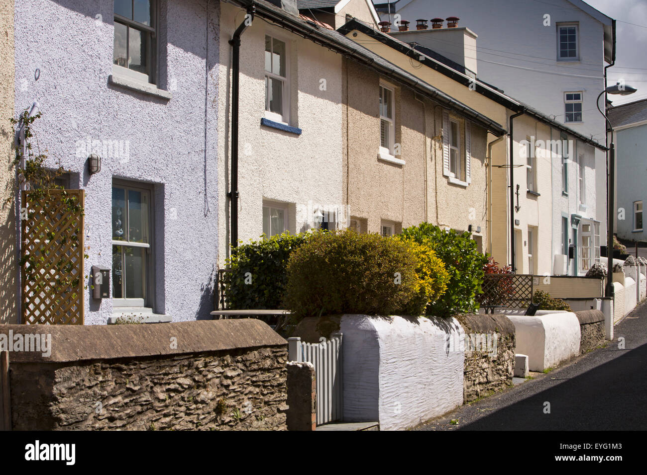 Regno Unito Galles, Gwynedd, Aberdovey, Church Street, piccole case di pescatori Foto Stock