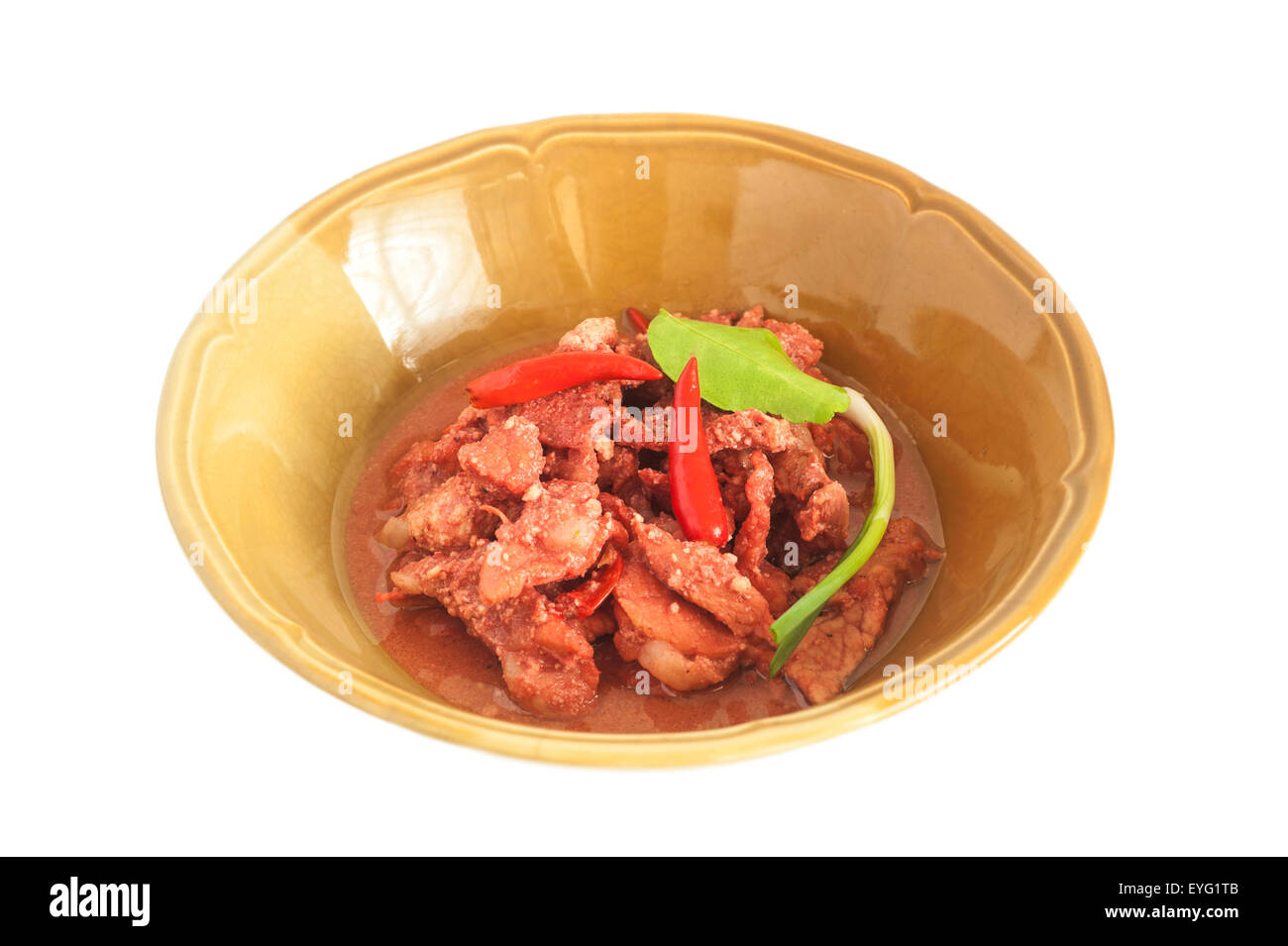Spisy curry con carne di maiale, Isolaed su sfondo bianco Foto Stock