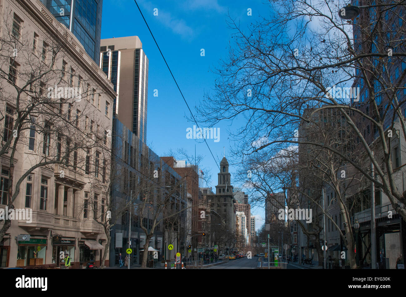 Collins Street in inverno guardando ad ovest, Melbourne, Australia Foto Stock