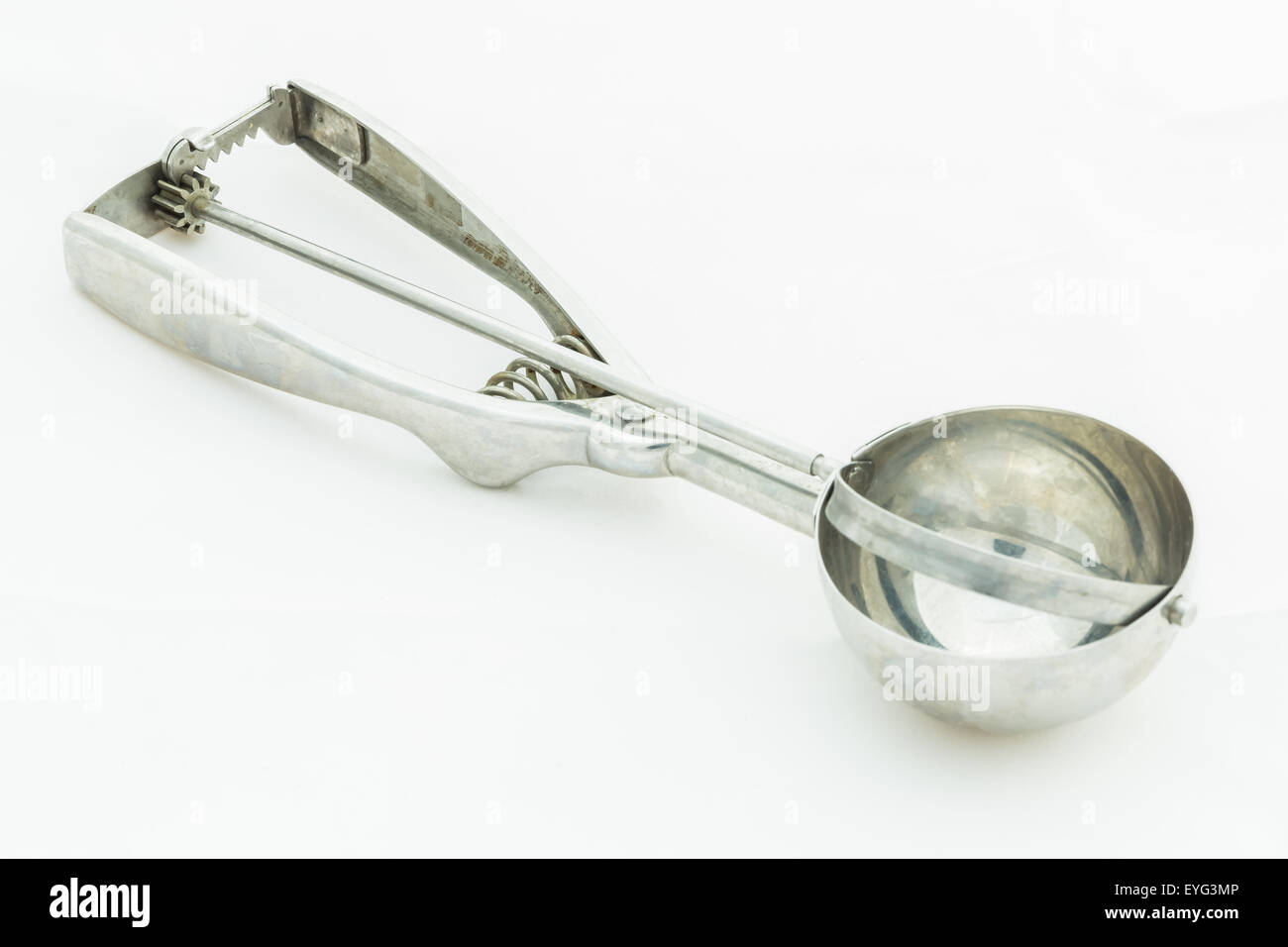 Ice-cream scoop isolati su sfondo bianco. Foto Stock